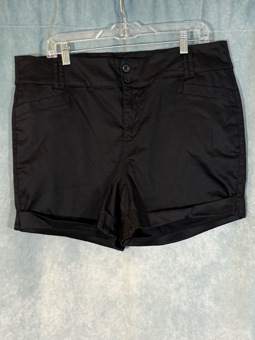 torrid mid rise black shorts
